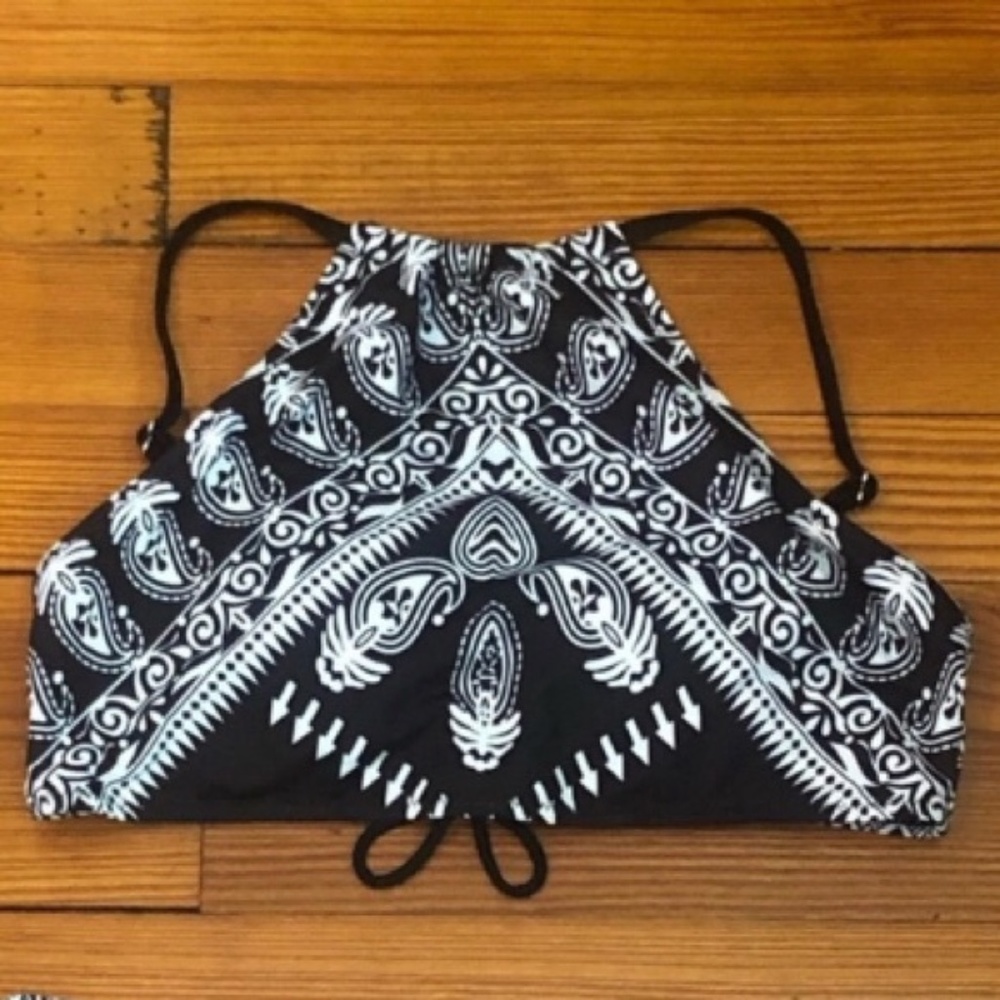 || Cupshe || Halter Bikini Top - Picture 3 of 4